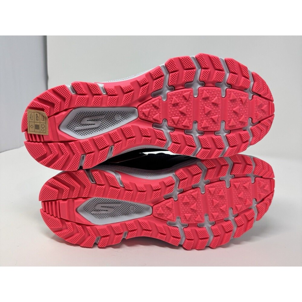 NIB Skechers Women's Size 8 Wide Fit Water Repellent Go Run Trail Altitude 2.0 - Picture 6 of 8